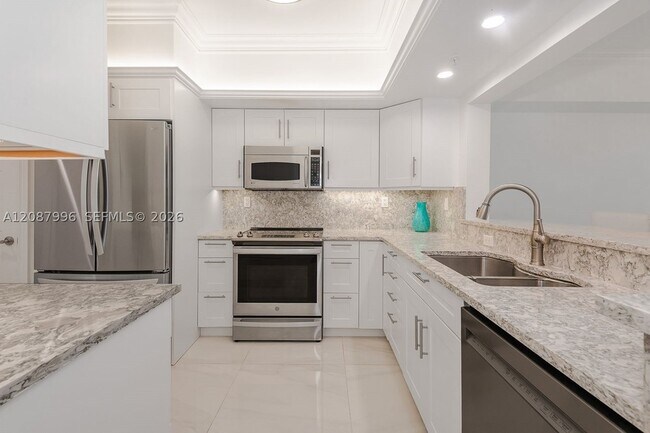 Foto del edificio - 3020 NE 32nd Ave