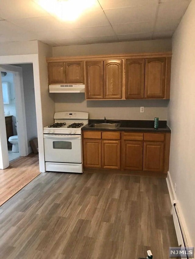 203 Davis Ave Unit 3, Kearny, NJ 07032 Room for Rent in Kearny, NJ