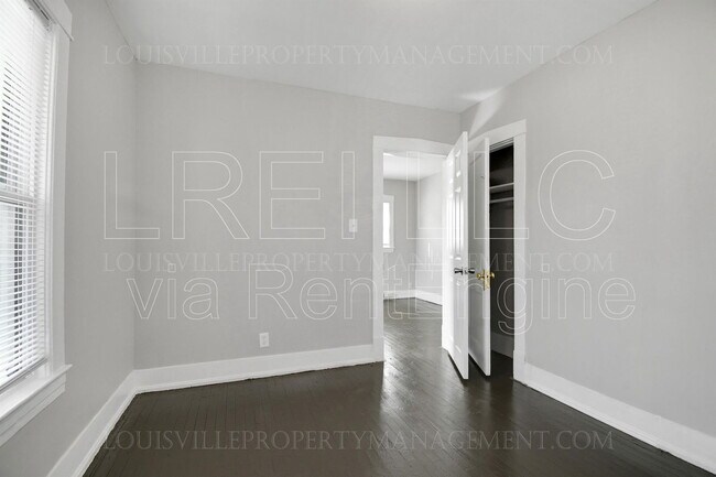 Foto del edificio - 639 Merwin Ave