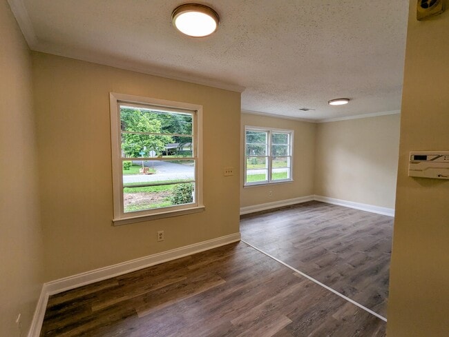 Building Photo - 2820 Argyle Dr NW