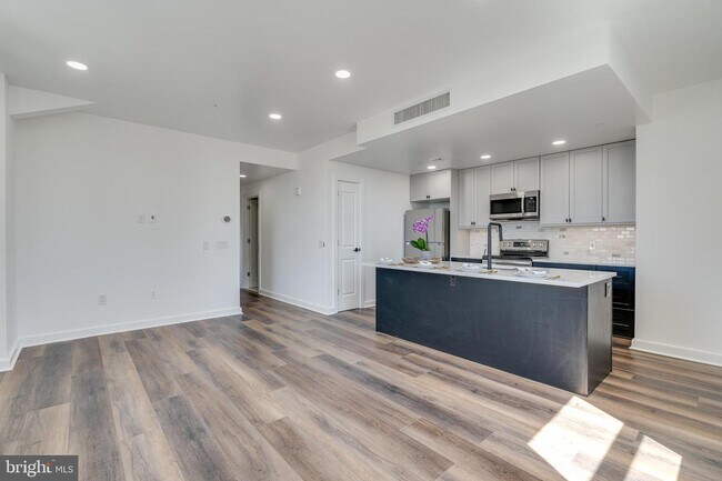 Building Photo - 111 S 15th St