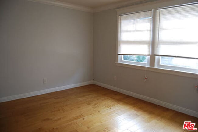 Foto del edificio - 1238 W 30th St