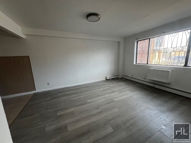 Building Photo - 111 STREET