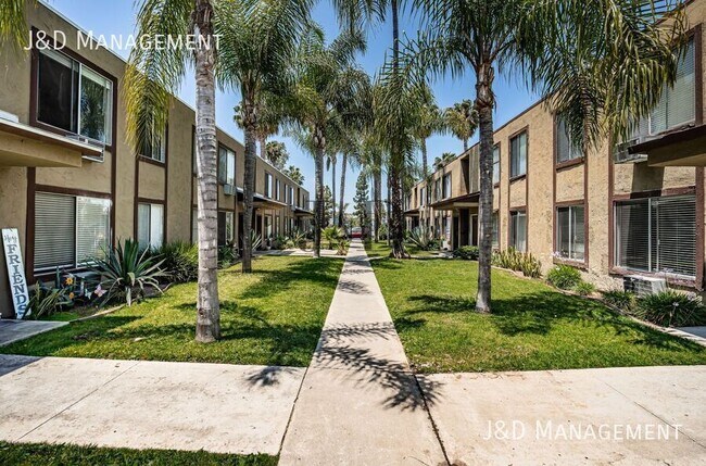 Building Photo - 909 S Sunshine Ave