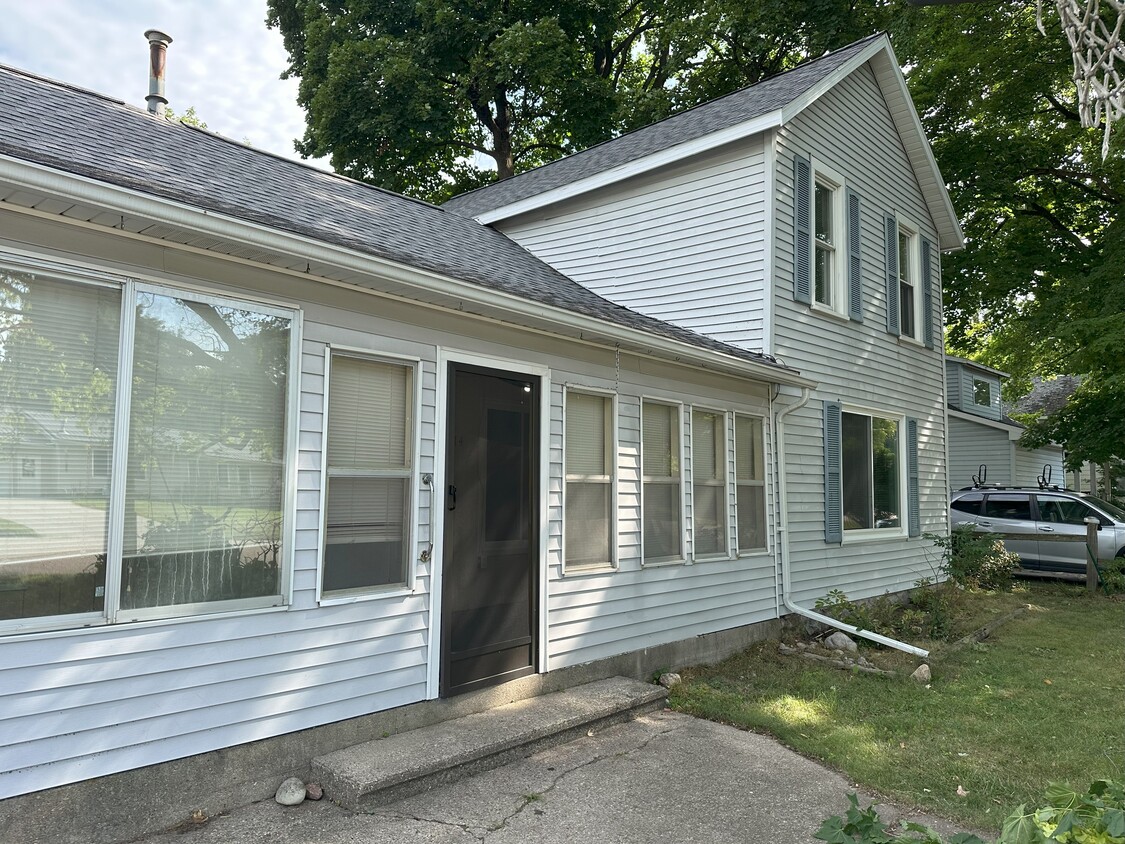 Primary Photo - 214 W Church St