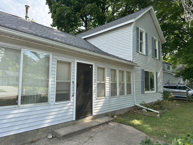 Building Photo - 214 W Church St