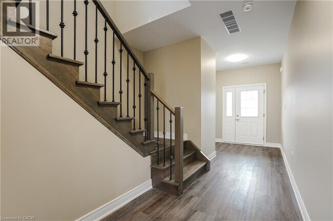 Building Photo - 177 Rykert St