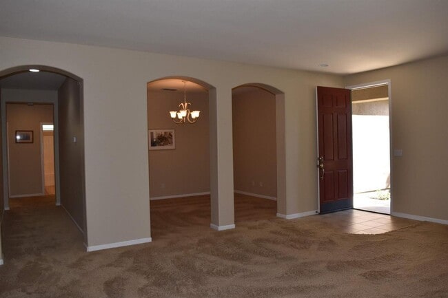 Foto del edificio - 684 Whitfield Ln