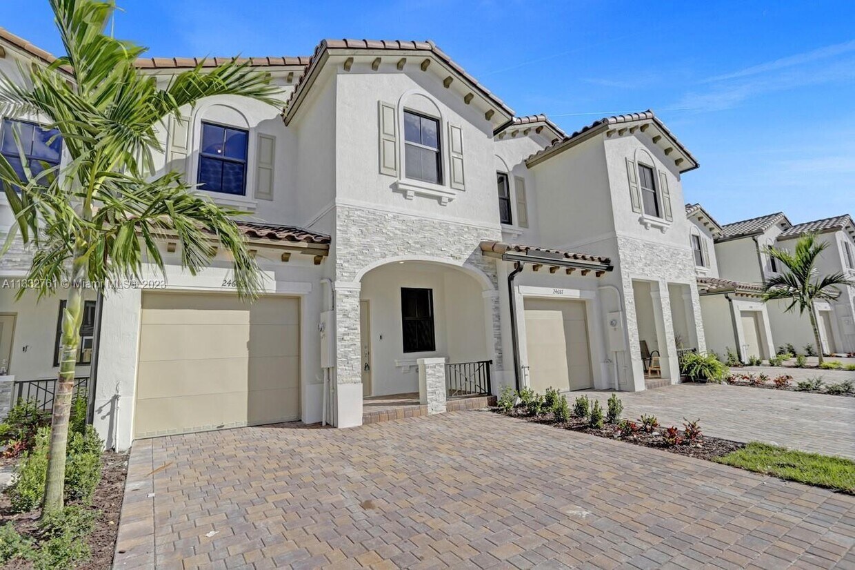 24683 SW 119th Pl, Miami, FL 33177 Townhome Rentals in Miami FL