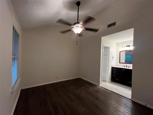 Building Photo - 5101 Meadow Creek Cove