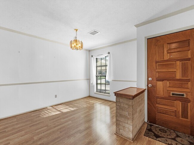 Foto del edificio - 3311 Westbrook Cir