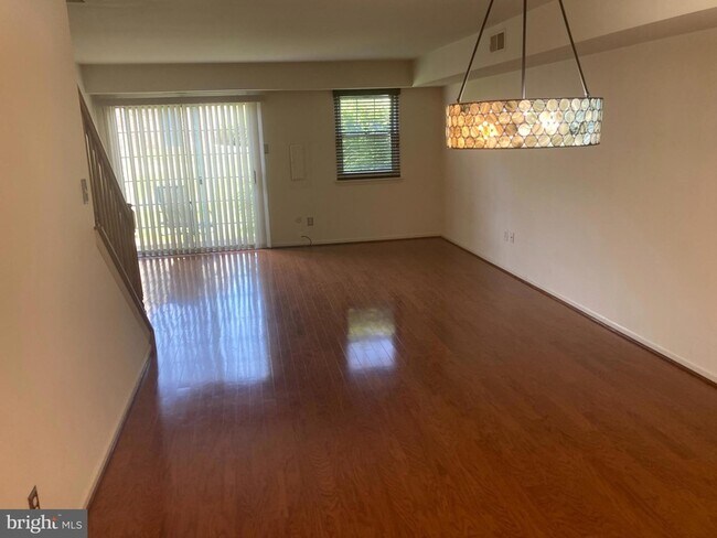 Foto del edificio - 2 Barclay Ct