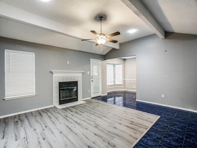 Foto del edificio - 6607 W Lynn Creek Dr