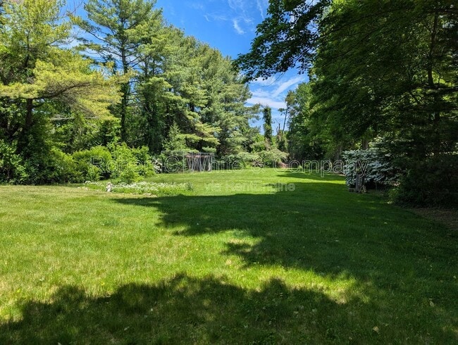 Foto del edificio - 1040 Daniels Farm Rd