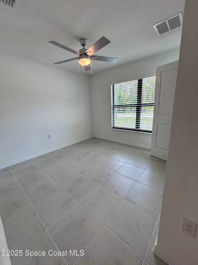 Foto del edificio - 3243 Hainsworth Ave SE