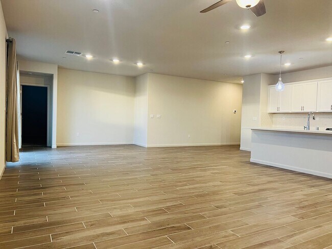 Building Photo - Beautiful New Meritage Home in Elk Grove 9...