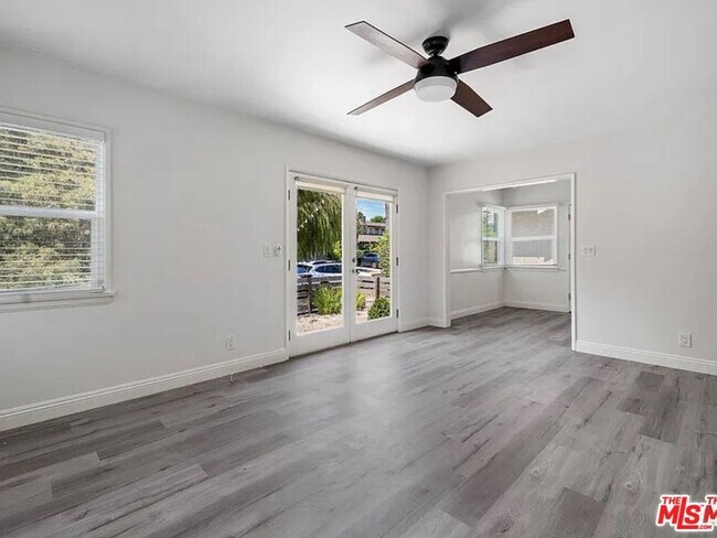 Foto del edificio - 908 Venezia Ave