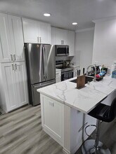 Building Photo - 9229 Village Glen Dr