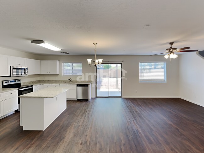 Foto del edificio - 1713 E Bradstock Way
