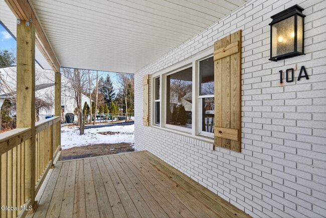 Building Photo - 10 Derry Ln