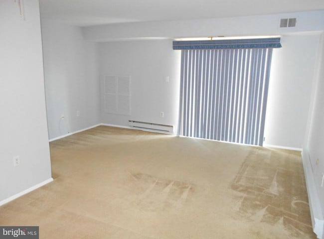 Building Photo - 327 St Marys Ave