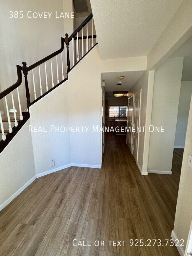 Foto del edificio - 385 Covey Ln