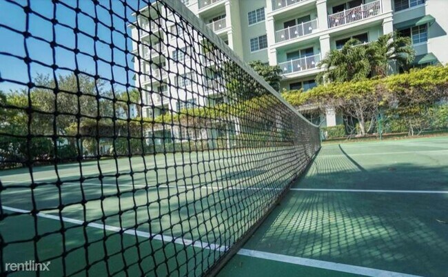 Building Photo - 1 br, 1 bath Apartment - 2400 Marina Bay Dr E