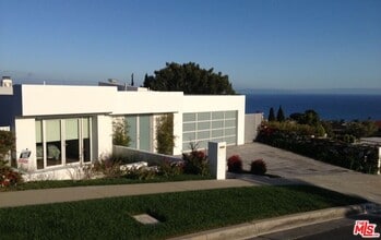 Building Photo - 3440 Shoreheights Dr