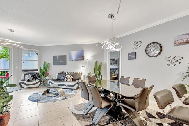 Photo - 975 NW Flagler Ave Apartment