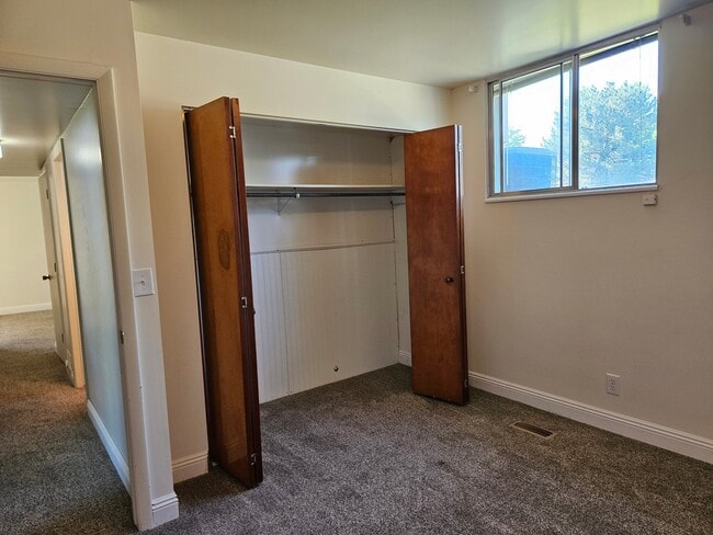 Building Photo - 351 W 200 S