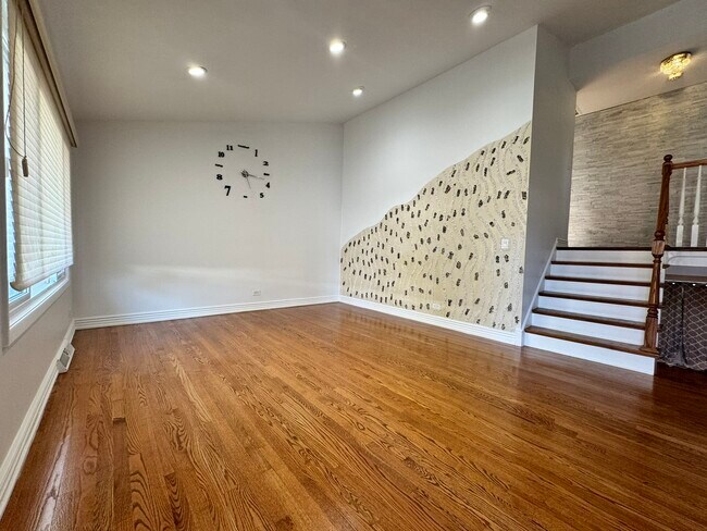 Building Photo - 7156 W Niles Ave