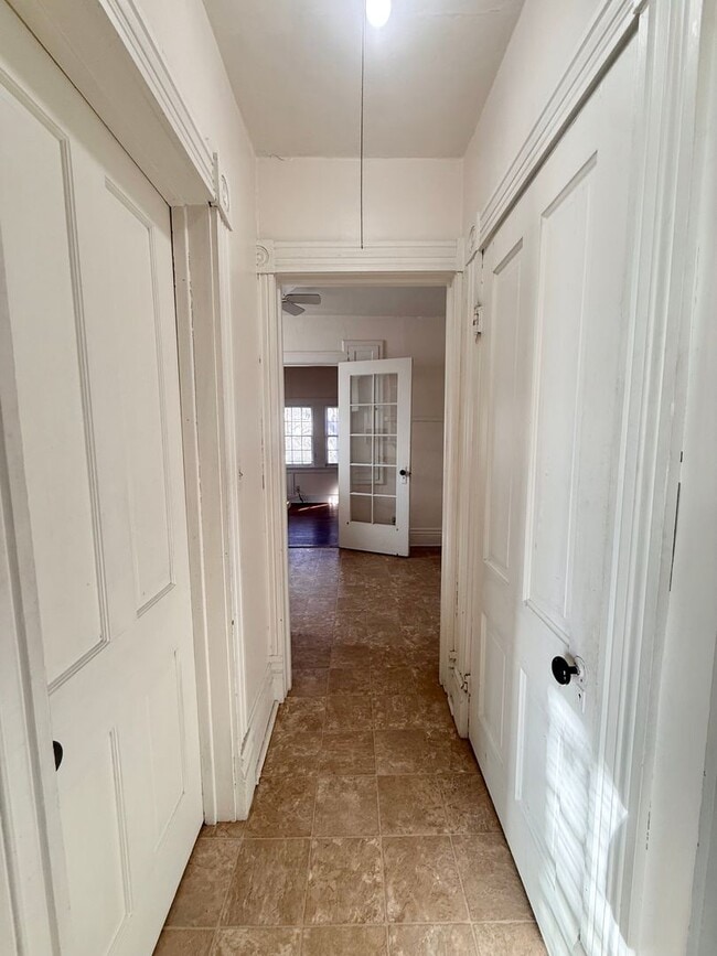 Building Photo - 1544 D St