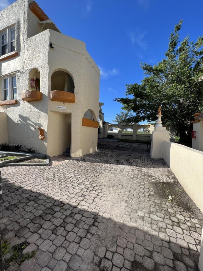 Foto del edificio - 4211 Parker Ave