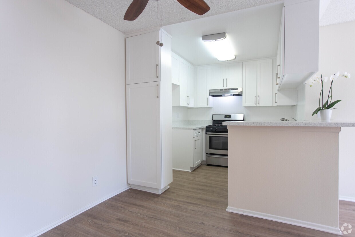 Castle Heights Apartments Apartments in Los Angeles, CA Westside