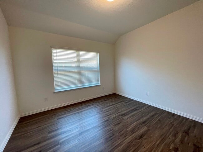 Building Photo - 205 Baralo St