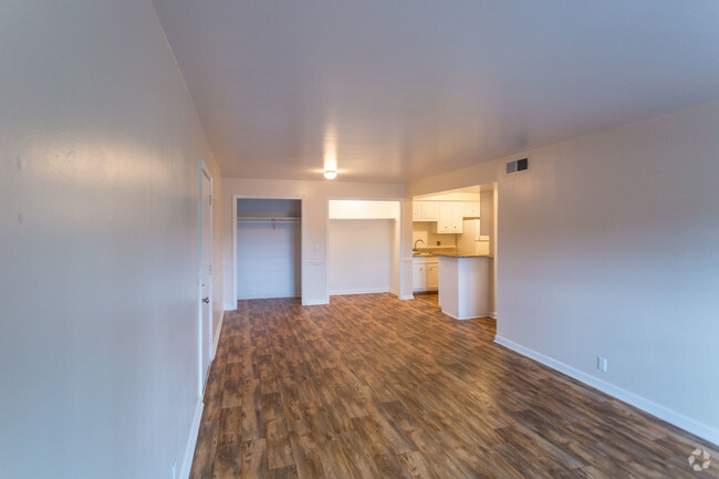 1BR, 1BA - 821 SF - Living Room - Union on Thompson