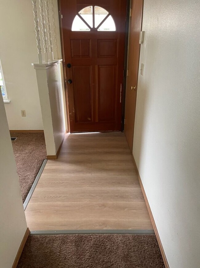 Foto del edificio - Spanaway rambler home - 3 bedrooms 1 bath, Plus bonus room - 15 min from back gate Lewis/McCord! ...