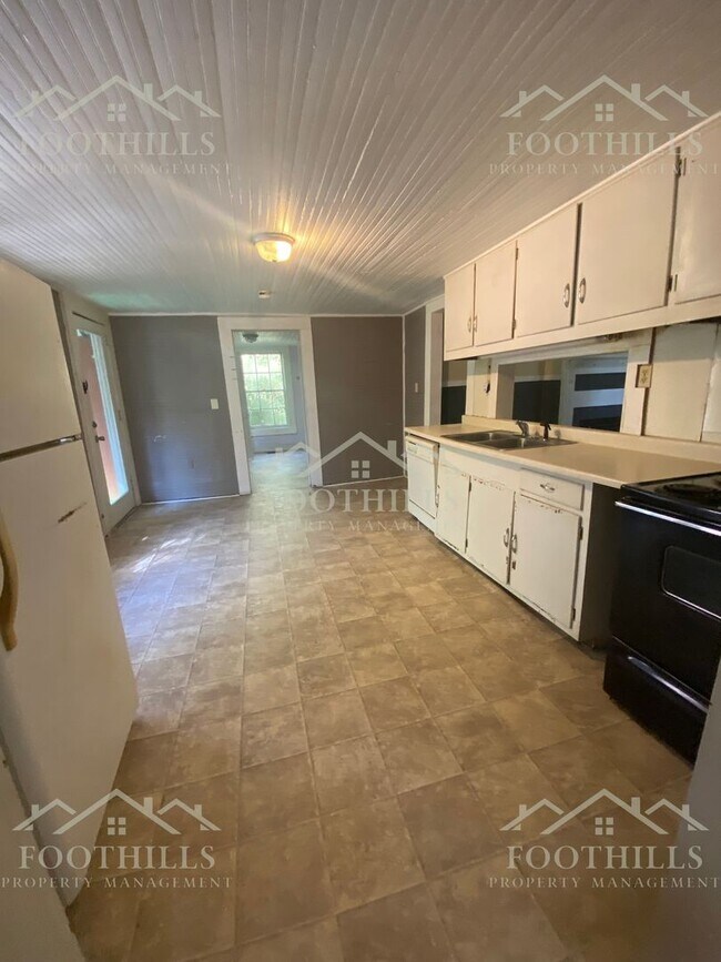 Foto del edificio - 3-Bedroom Duplex with Appliances Included ...