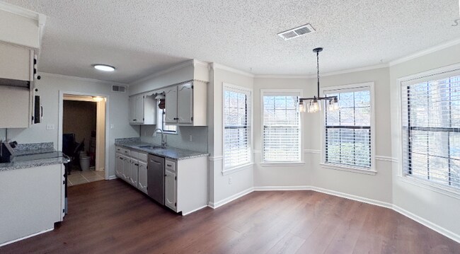 Foto del edificio - 6641 Blue Spruce Dr