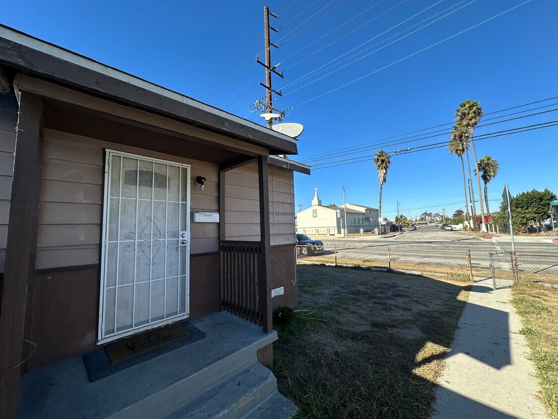Primary Photo - Compton Duplex
