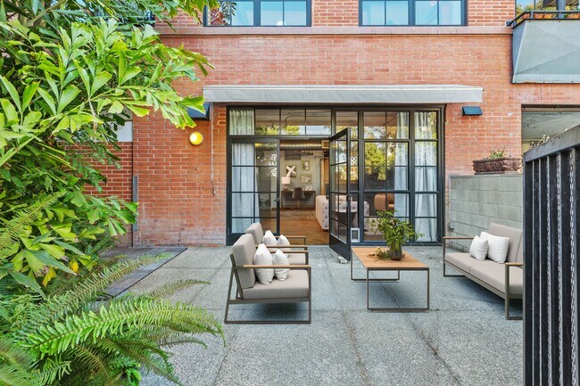 Foto del edificio - Elevate Your Living: Luxe 916 sq ft Studio in the Iconic Cable Building