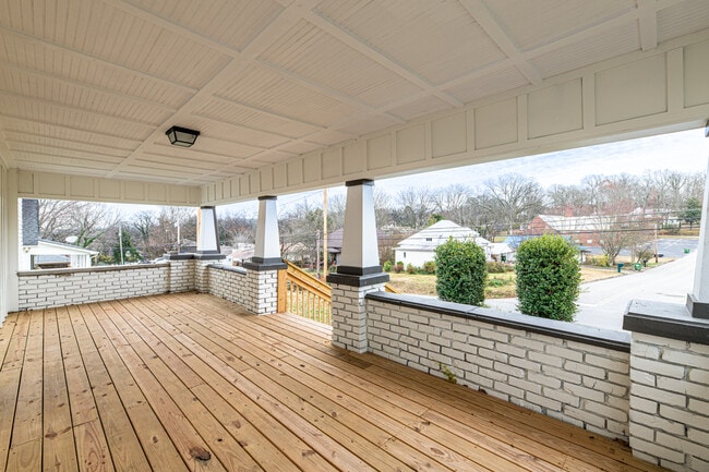 Photo - 1287 E Harper Ave House