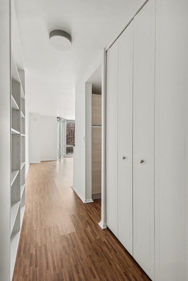 Foto del edificio - 21 W Goethe St