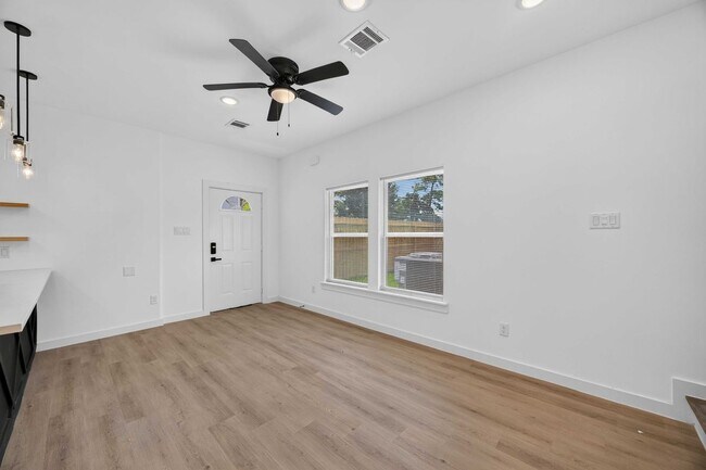 Foto del edificio - 8208 Sterlingshire St