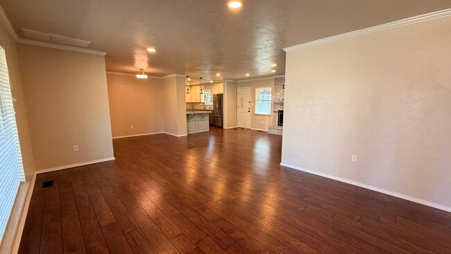 Building Photo - 209 E Cammack St