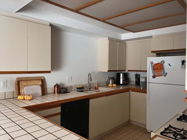 Cocina - 18435 Keswick St