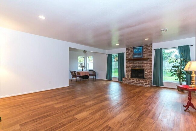 Foto del edificio - 805 Thornwood Dr