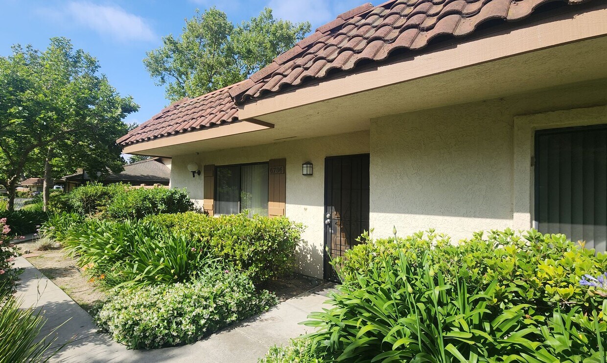 Foto principal - Your perfect Ventura retreat—spacious 3 be...