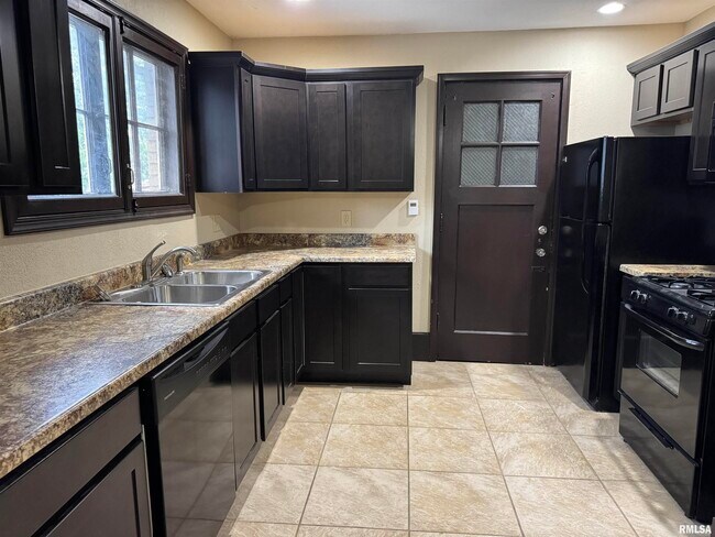 Foto del edificio - 2621 N Harrison St