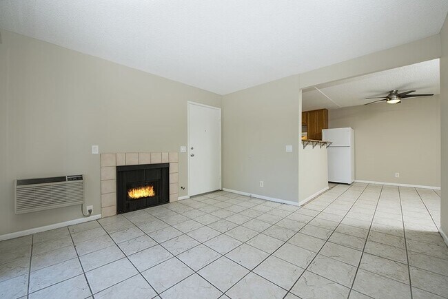 Building Photo - 2 BR 1.5 BA gem, located in East Escondido